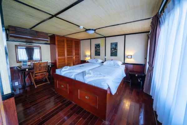 Outside Stateroom Main Deck