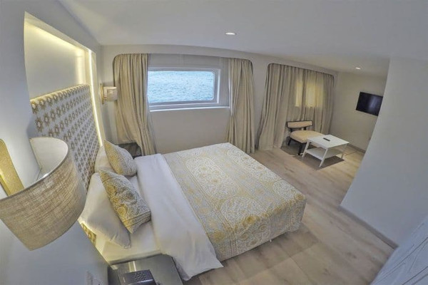 Outside Stateroom Main Bridge