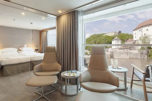 Emerald Riverview Suite