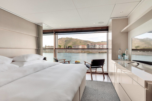 Cabina Emerald Panorama Balcony Suite