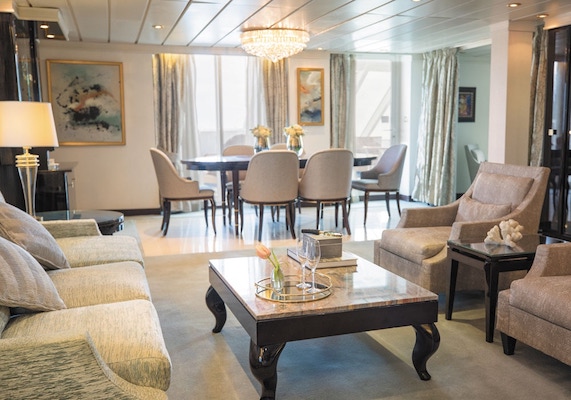 Deluxe Veranda Suite