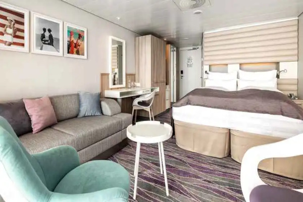 Junior Suite with balcony a Mein Schiff 7