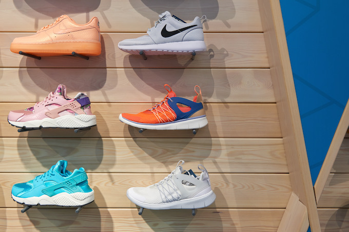 Come scegliere le sneakers giuste per ogni stile: dalla classicità agli esperimenti