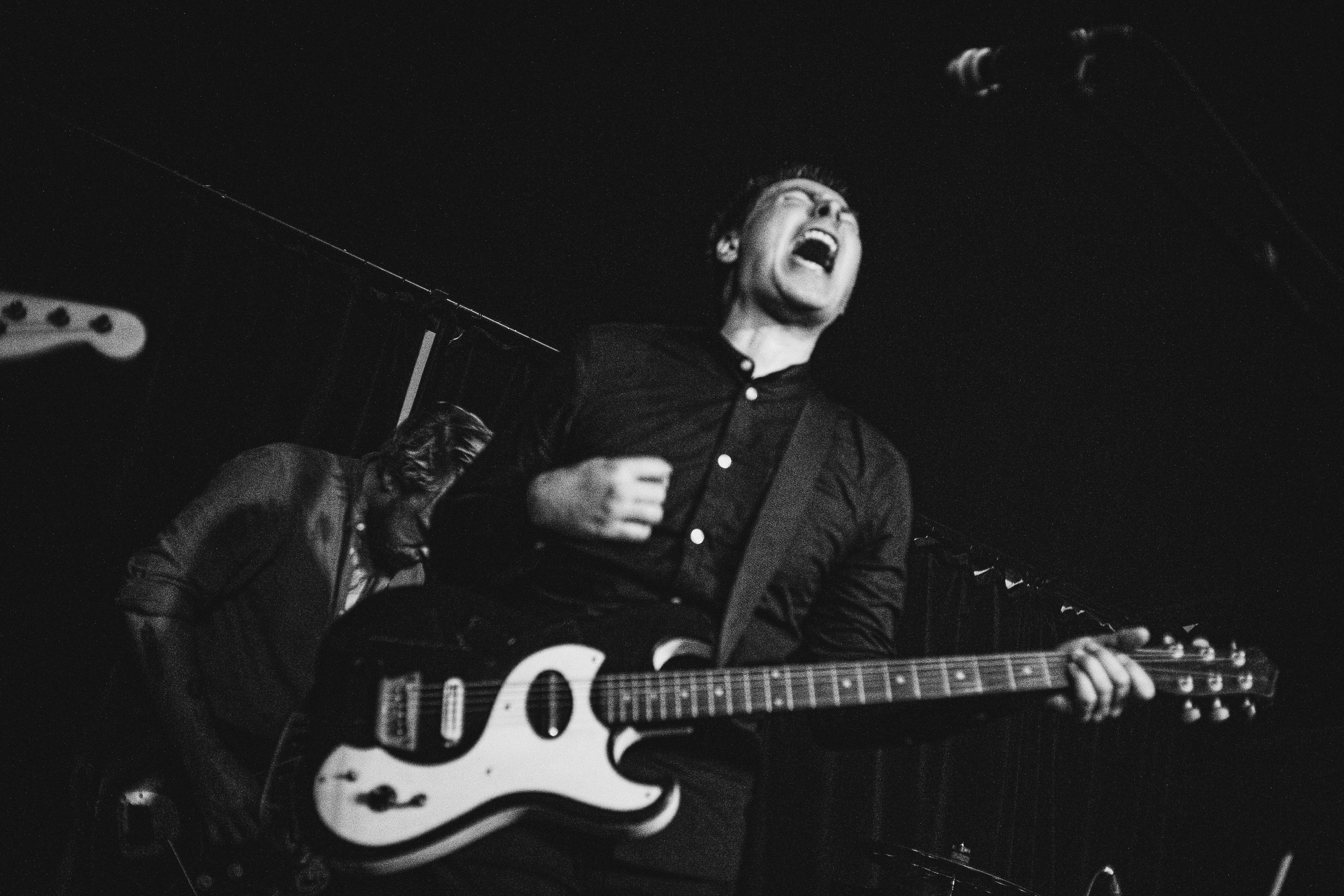 Het is alsof ik een verschrikkelijk zware bladzijde van mijn dagboek aan het omdraaien was