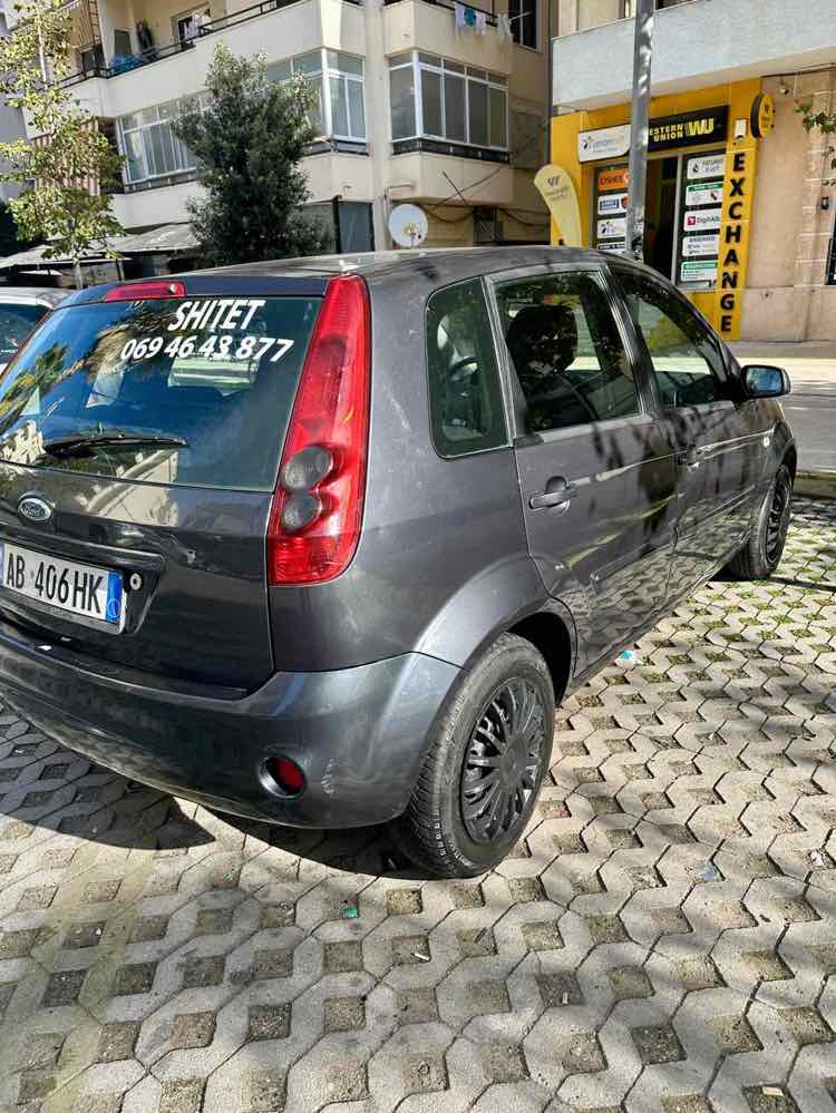 Ford Fiesta 2008 Blu e Errët ne Durrës
