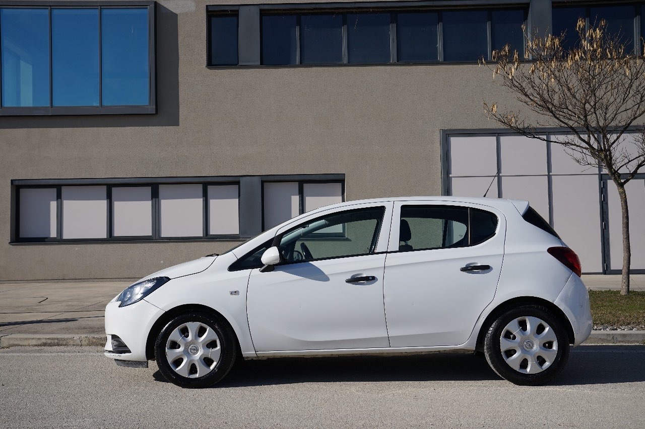 Opel Corsa 2017 E Bardhë ne Tiranë