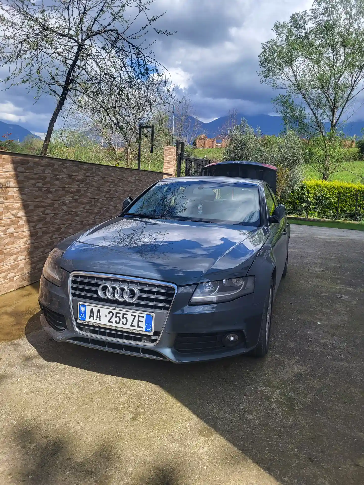 Audi A4 2010 Blu e Errët ne Tiranë