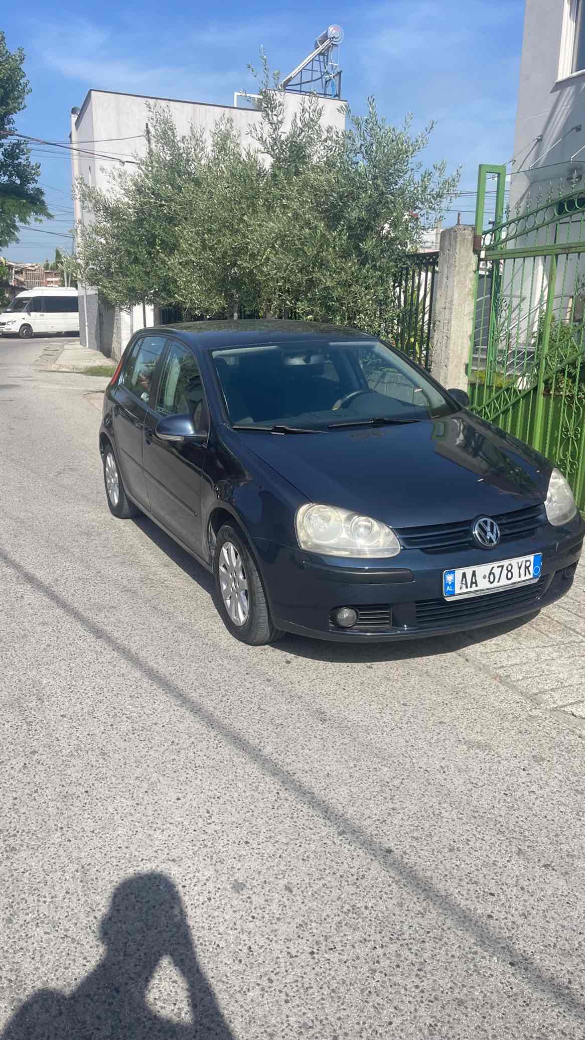 Volkswagen Golf 2006 Blu e Errët ne Tiranë