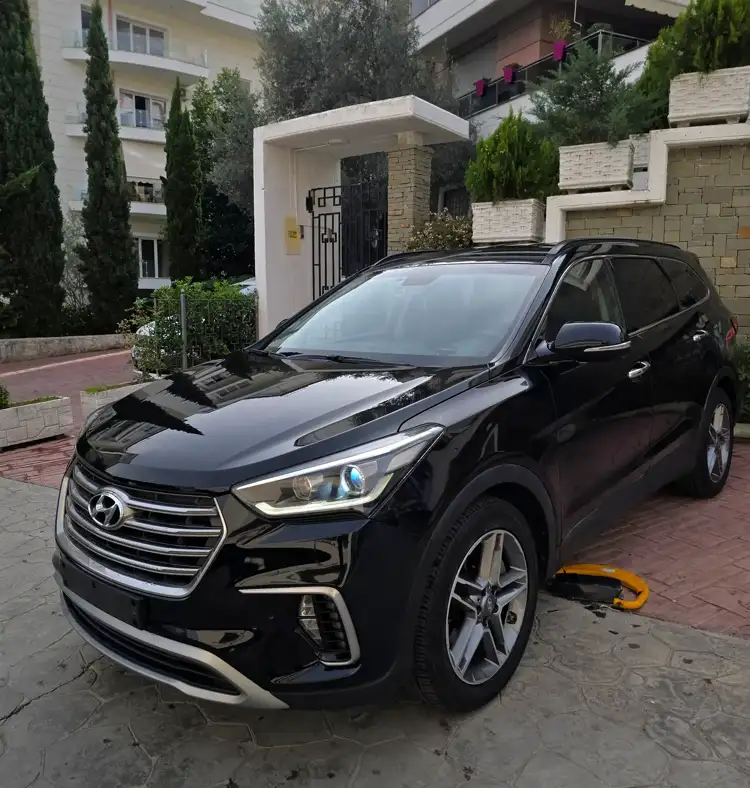 Hyundai Grand Santa Fe 2016 E Zezë ne Tiranë