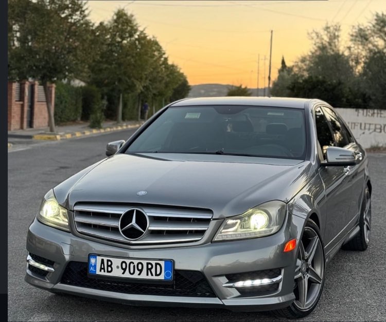 Mercedes-Benz C 250 - Benzinë-Gaz (Sedan)