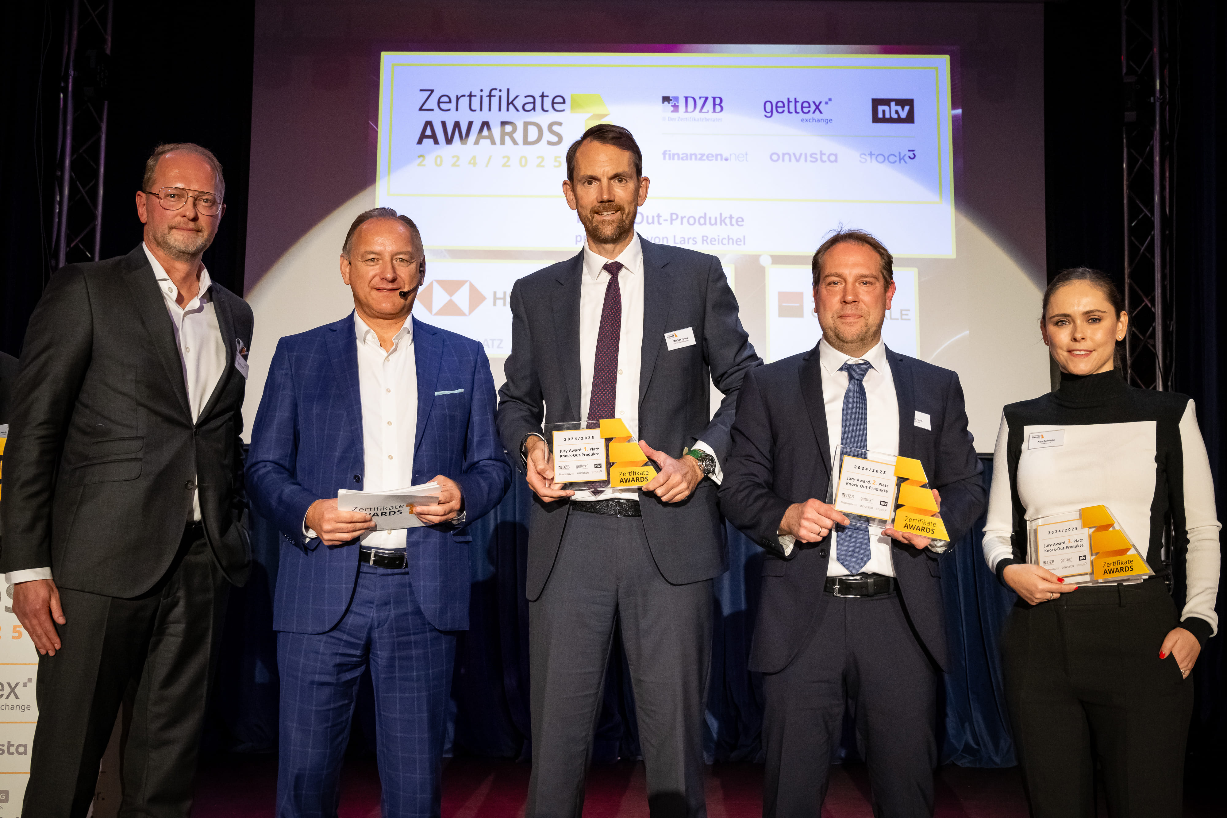 Lars Reichel (gettex exchange, Laudator), Friedhelm Tilgen (ntv, Moderator), Matthias Hüppe (HSBC, 1. Platz), Nicolai Tietze (Morgan Stanley, 2. Platz), Anja Schneider (Société Générale, 3. Platz)