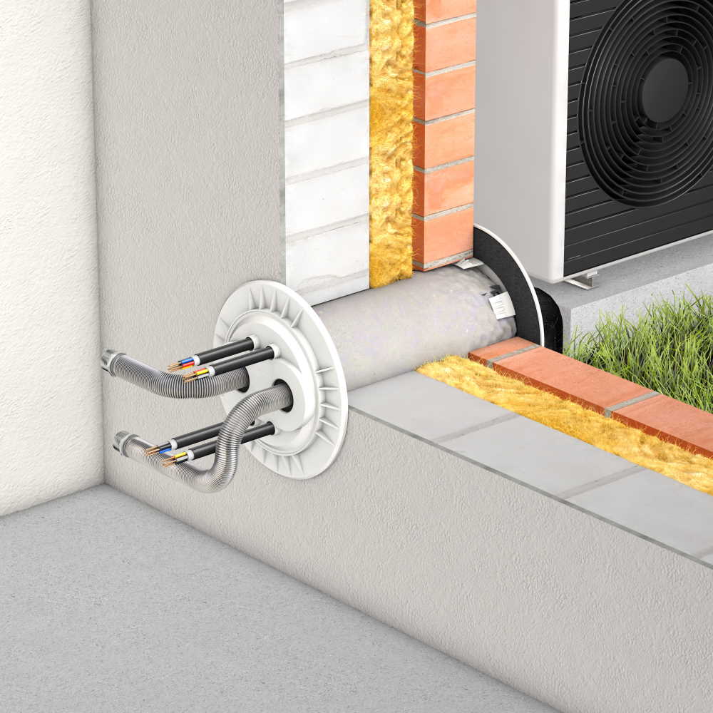 Eingebaute DOYMAfix Connect HP/O Wanddurchführung in Gebäudeaußenwand mit angeschlossener Luft-Wasser-Wärmepumpe und getrennt geführten Leitungen