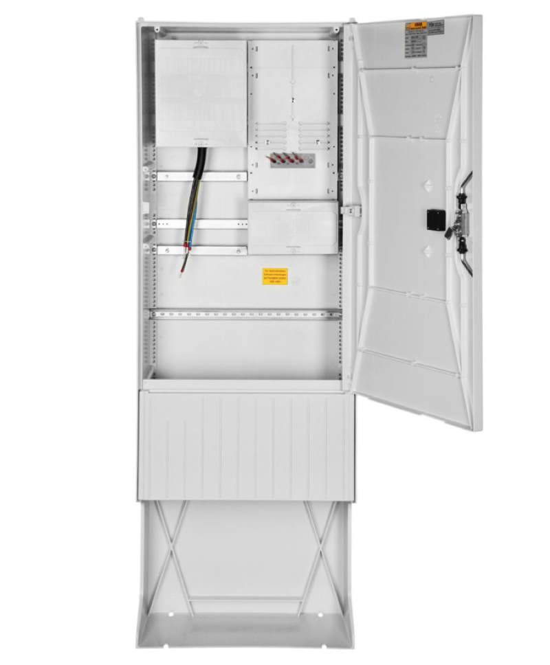 Geöffnete Zähleranschlusssäule ZAS Bezug 1 Zähler 80A ohne TSG mit Reserveplatz und Sockelfuß zur Freiluftaufstellung