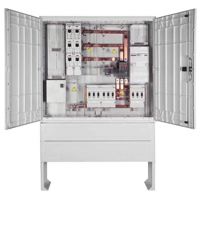 Geöffnete Zähleranschlusssäule GSAB für Erzeugungsanlagen bis 300 kVA zur Volleinspeisung mit integriertem Mess- und Wandlerschrank
