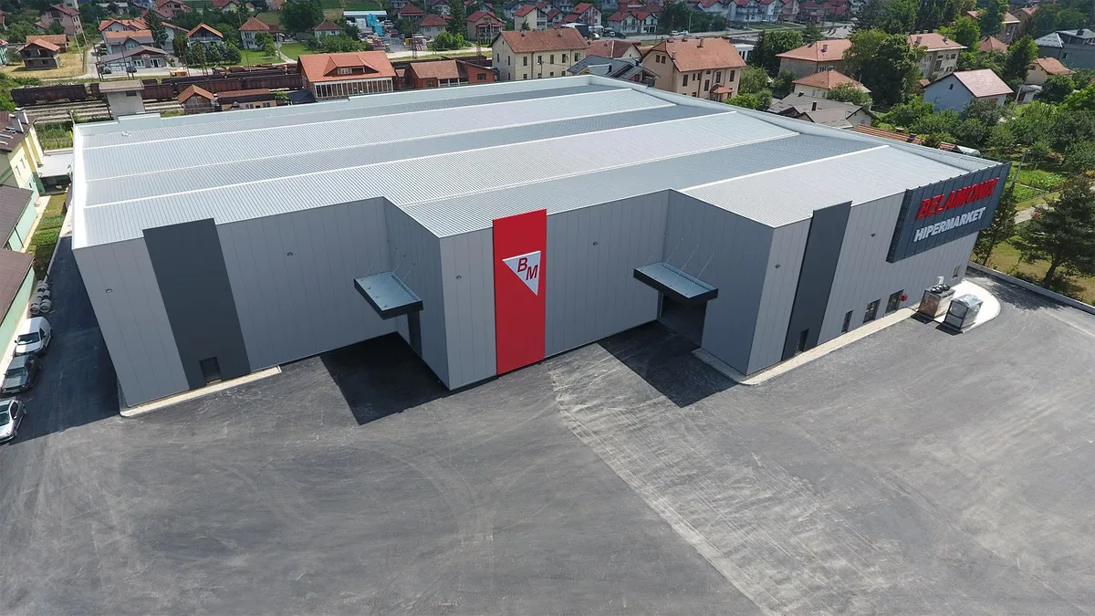 Realizirani objekt obložen sendvič-panelima 3