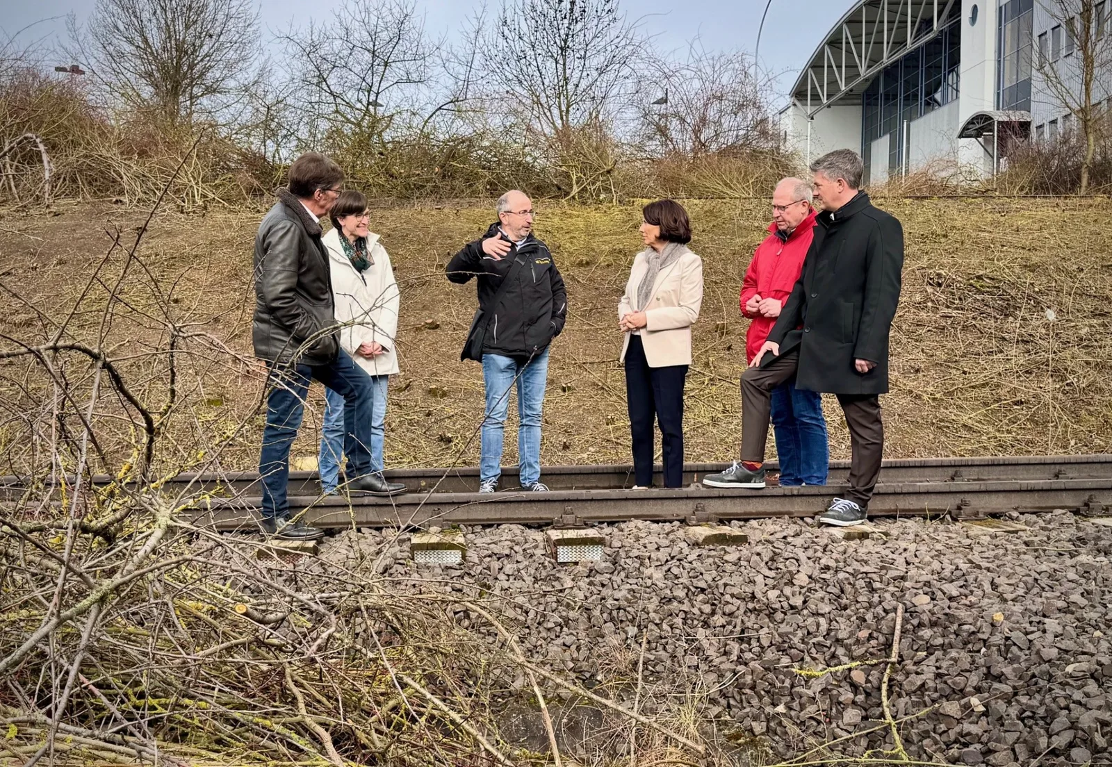 Start für neue Radachse: Alte Bahntrasse wird Radweg