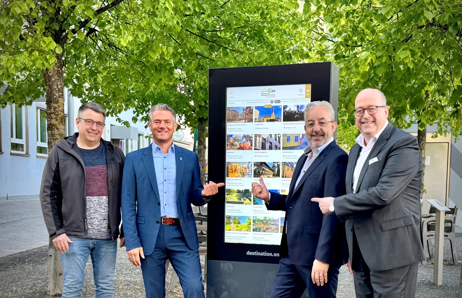 Alzey wird digitaler: Neue Info-Stele liefert Infos auf einen Klick
