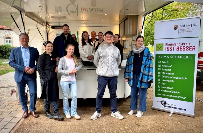 Kochen, lernen, genießen: Kochbus bringt Ernährungsbildung nach Alzey