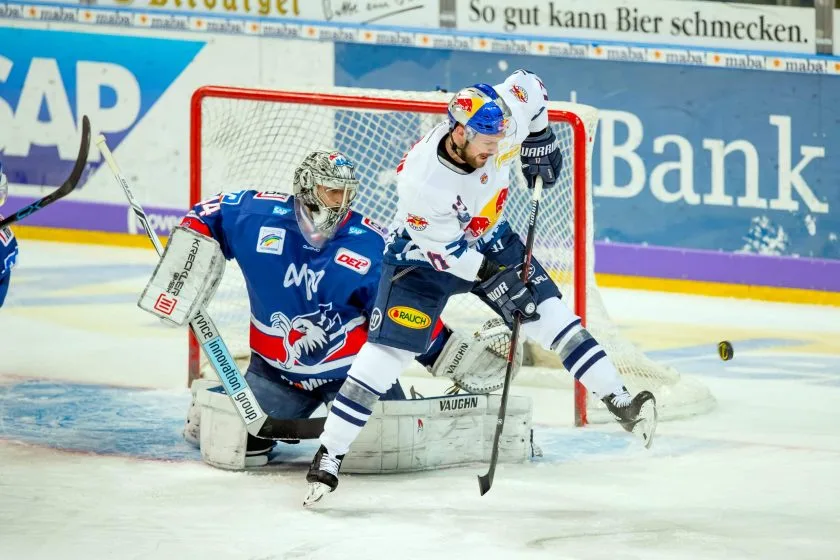 Adler Mannheim verpflichten Stürmer Brooks Macek