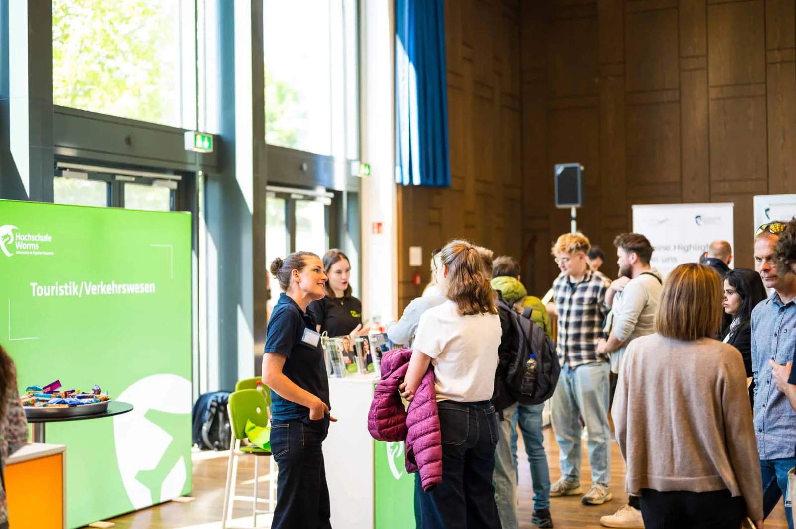 Hochschule Worms öffnet Türen: Viele Besucher beim Hochschulinformationstag
