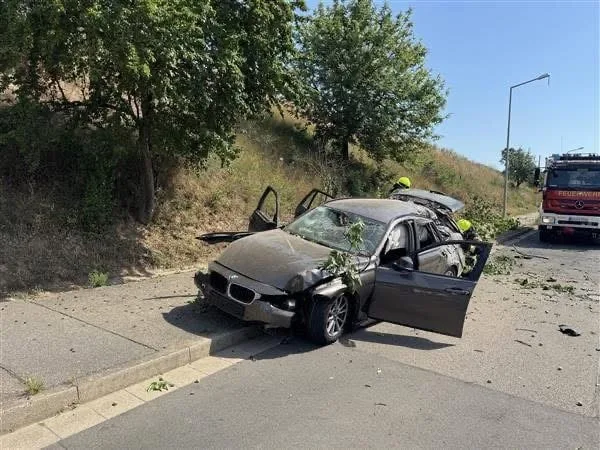 Unfall und Großbrand halten Feuerwehr Worms innerhalb weniger Stunden auf Trab