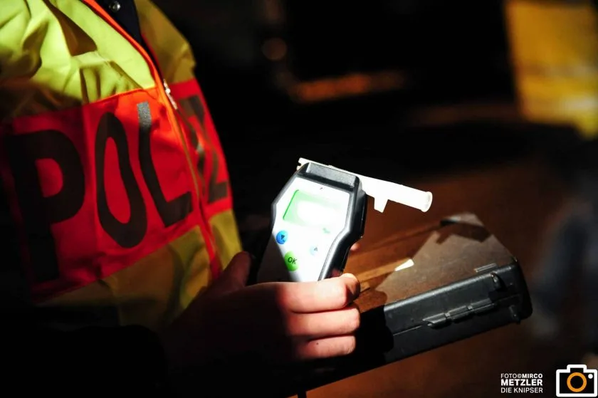 Beschädigter Pkw und alkoholisierter Fahrer in Wörrstadt entdeckt – Unfallhergang bleibt offen