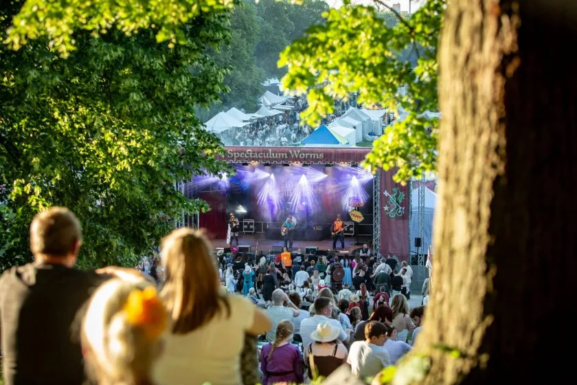 KVG verbessert Jahresergebnis 2025 und senkt Fehlbetrag unter Plan
