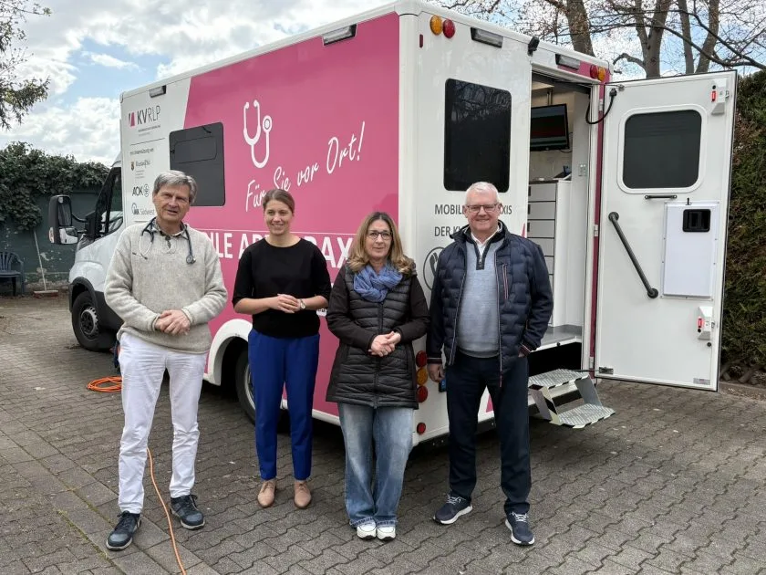 Mobile Arztpraxis bleibt bis Ende September in Worms