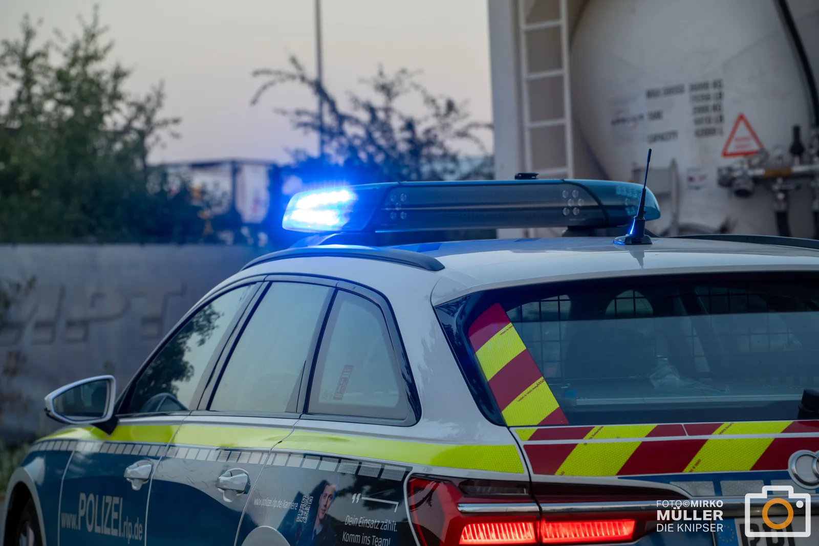 18-Jähriger kracht in Nierstein gegen Hauswand – 1,8 Promille