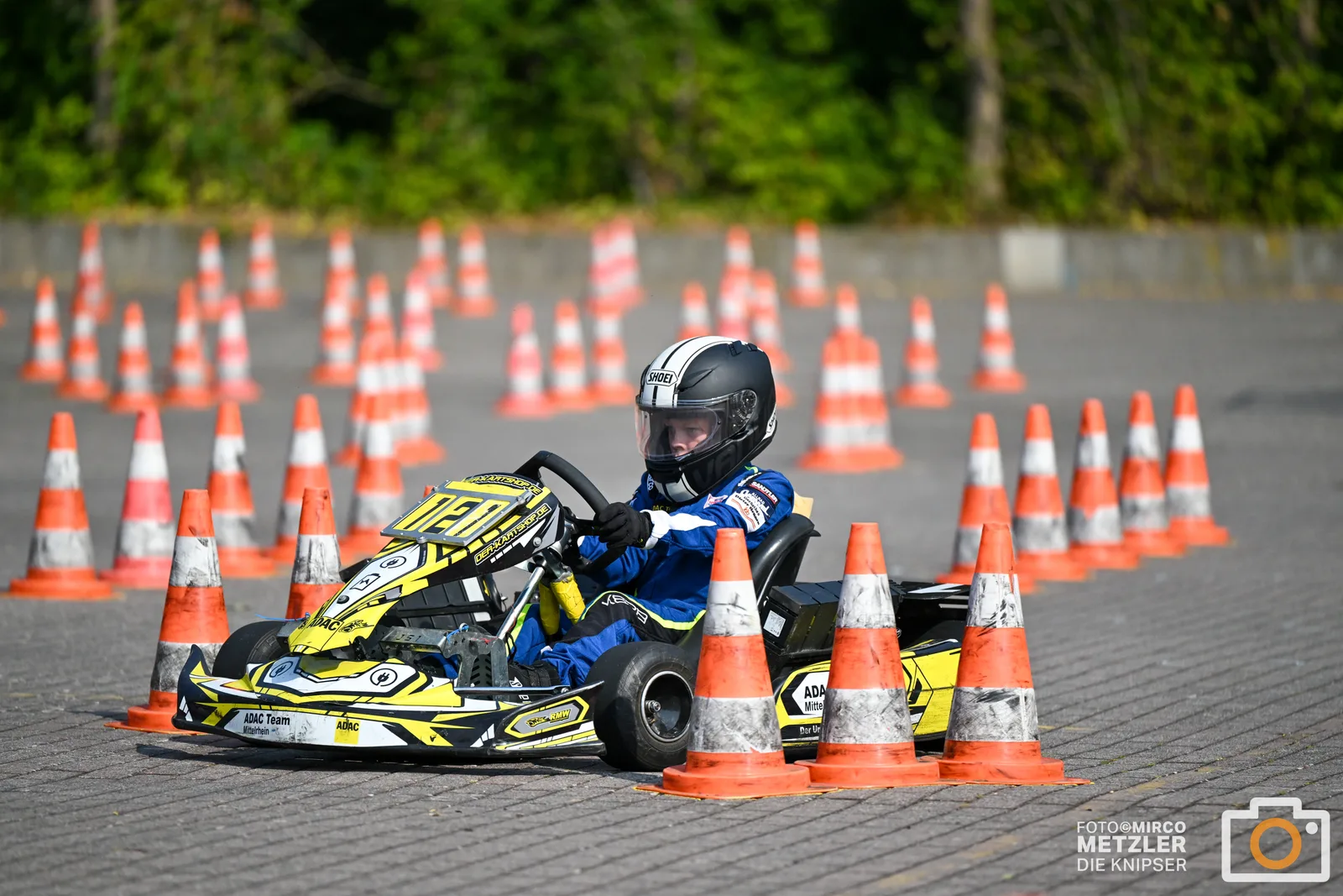 Präzision zwischen den Pylonen: Kart-Nachwuchs misst sich beim Endlauf in Alzey