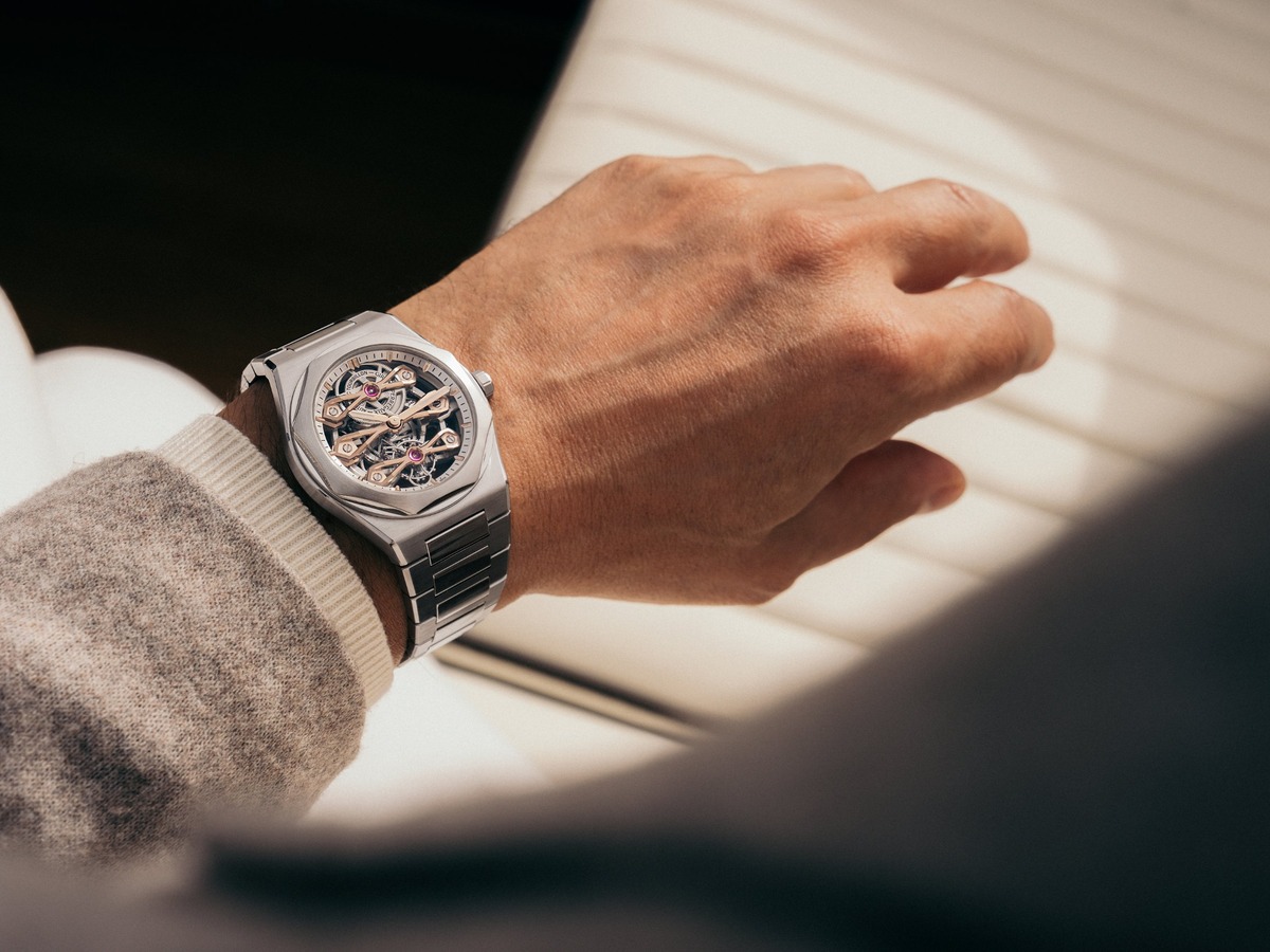 Girard-Perregaux Laureato Fifty Three Gold Bridges am Handgelenk