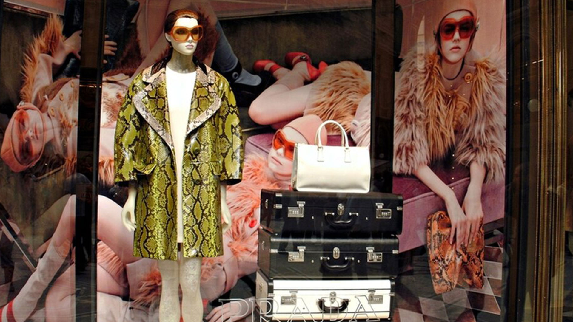 Schaufenster des neuen Prada-Flagship-Stores.