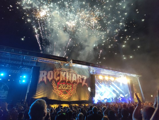 Buntes Feuerwerk über der Rock Harz Doppelbühne