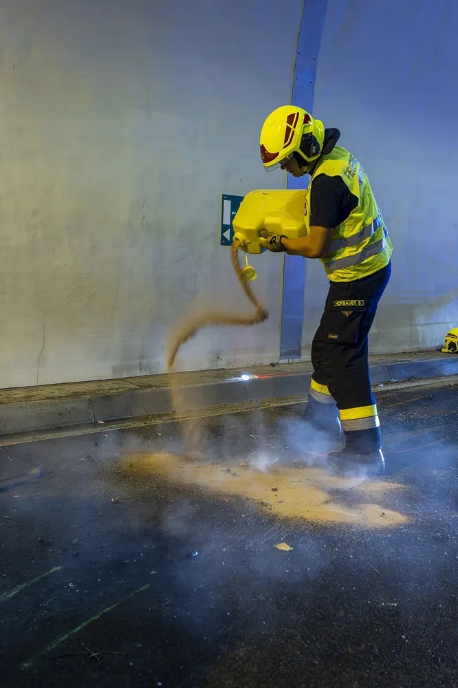 Gallery image 8 - Schwerer Verkehrsunfall im Straßentunnel Dürnstein