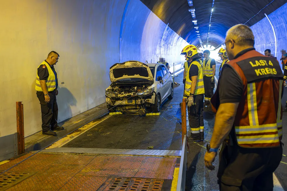 Gallery image 11 - Schwerer Verkehrsunfall im Straßentunnel Dürnstein