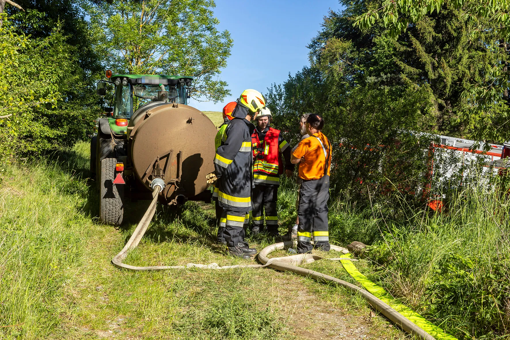 Fünf Feuerwehren im Einsatz - Waldbrand in Nöhagen