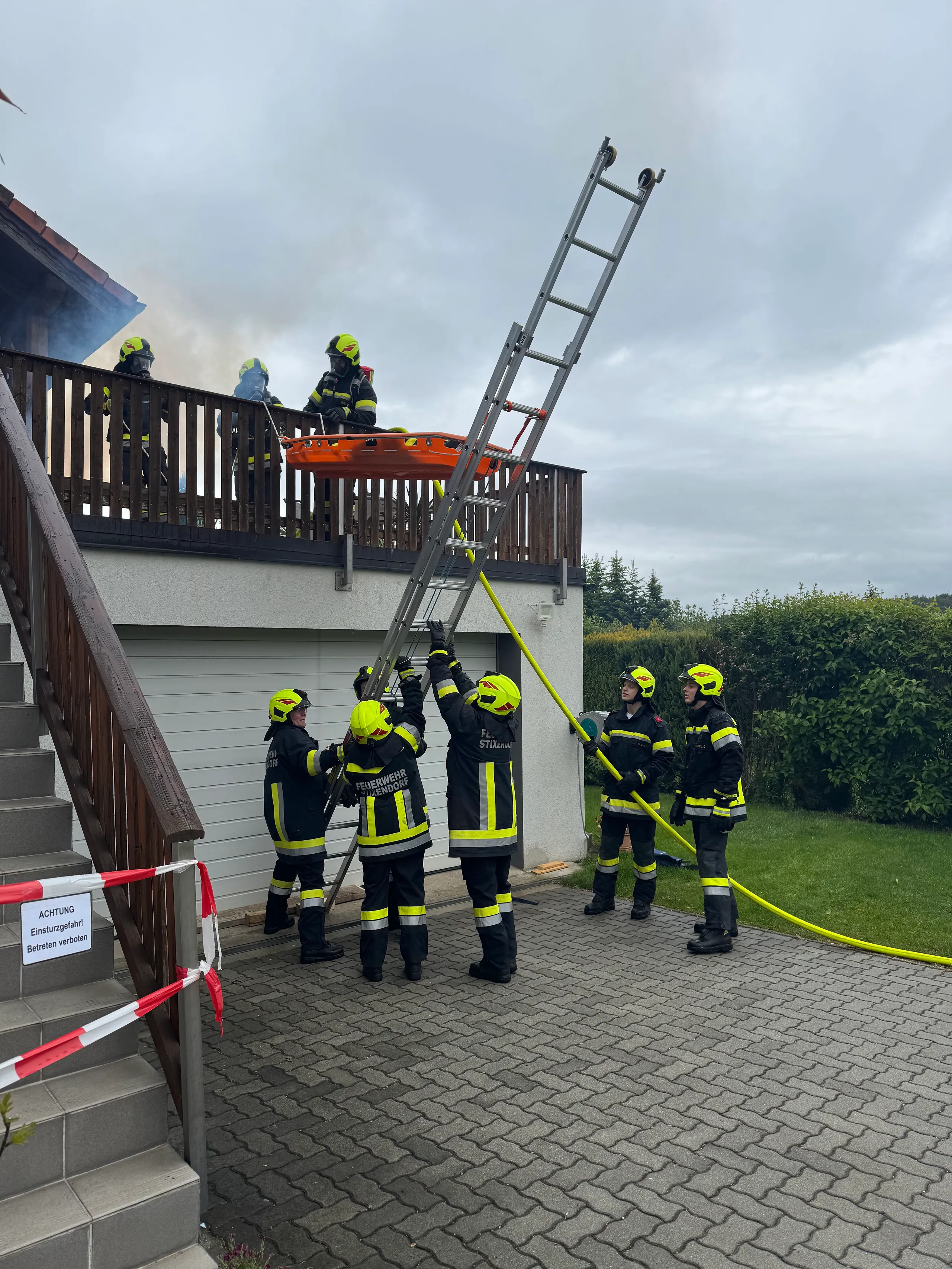 Gallery image 2 - Übung B2: Brandbekämpfung mit Menschenrettung