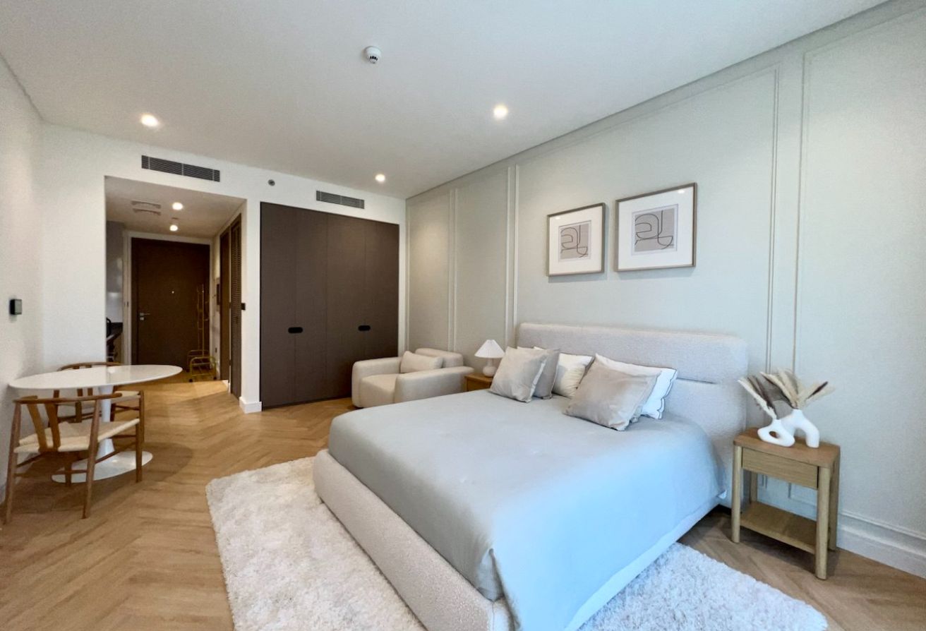 BURJ KHALIFA VIEW | FULLY FURNISHED | VACANT