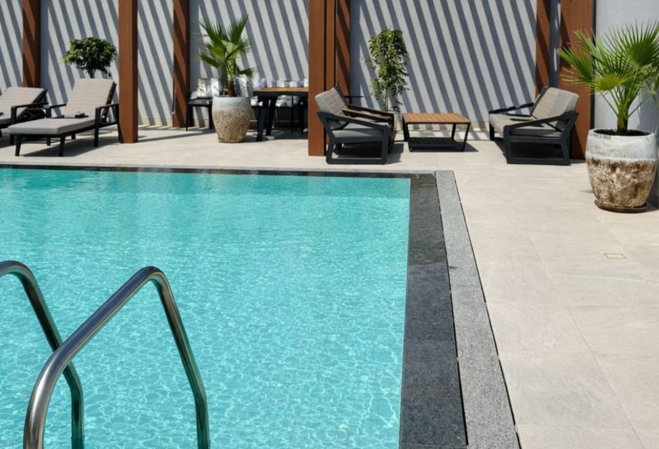 BALCONY | OPEN-PLAN LIVING | MODERN GYM - 10