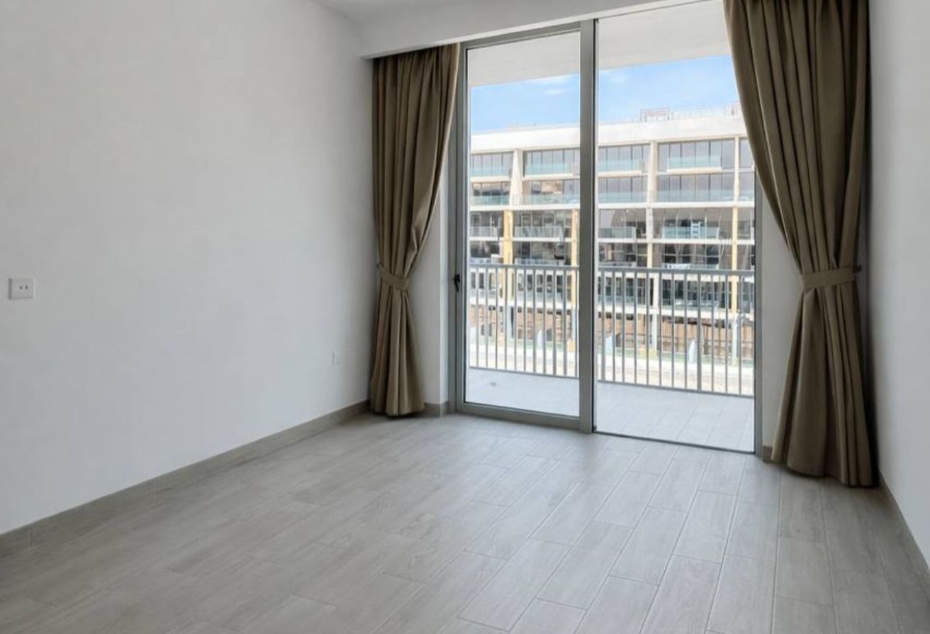 BALCONY | OPEN-PLAN LIVING | MODERN GYM