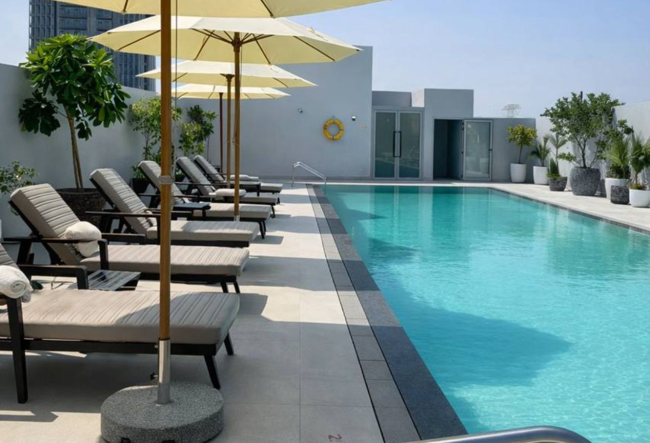 BALCONY | OPEN-PLAN LIVING | MODERN GYM - 12