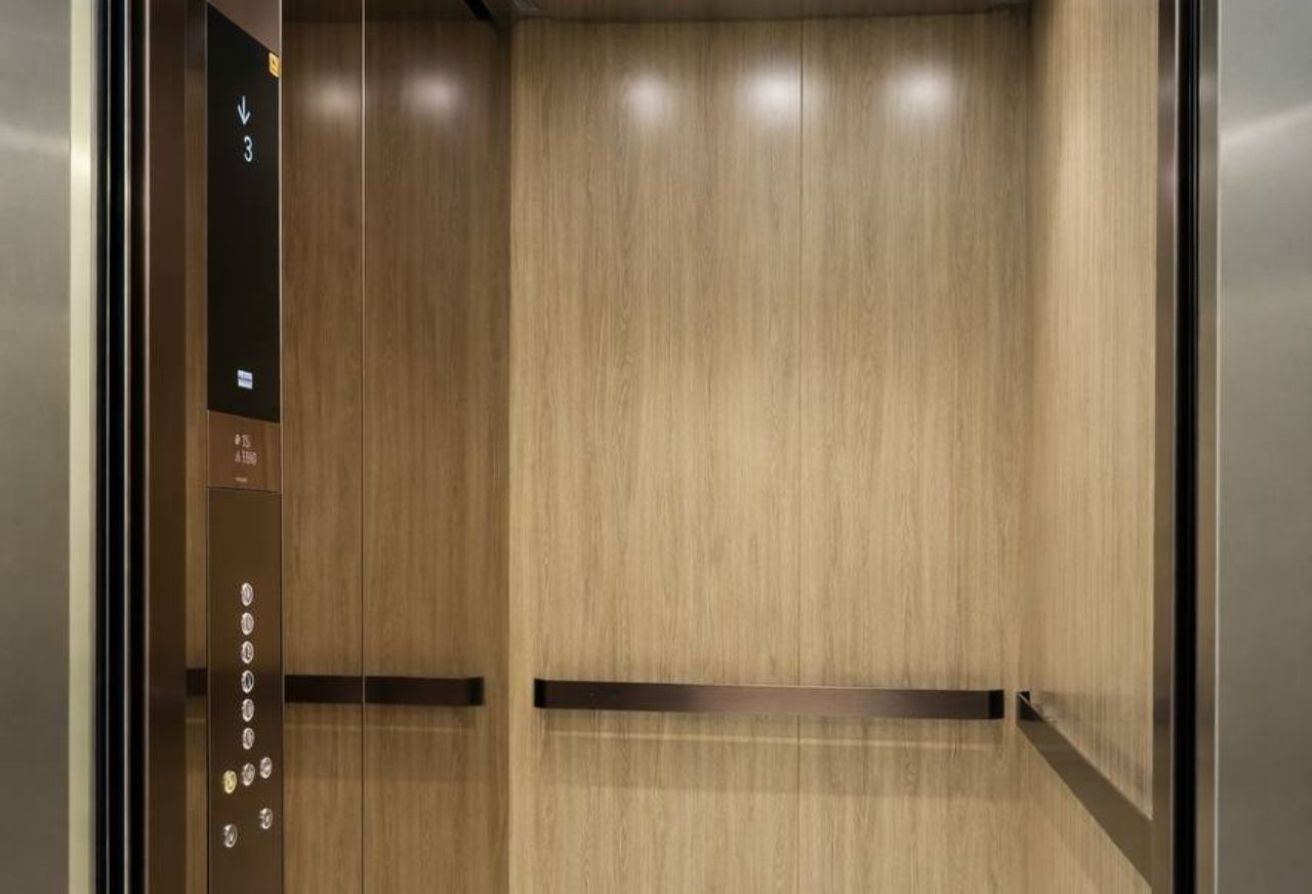 BALCONY | OPEN-PLAN LIVING | MODERN GYM - 8