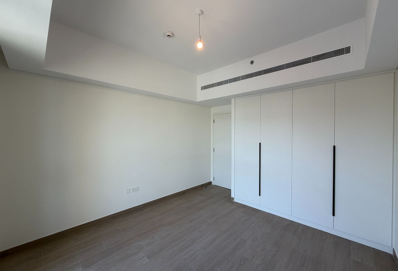 HIGH FLOOR | LARGE WINDOWS | PRESTIGE LOCATION - 2