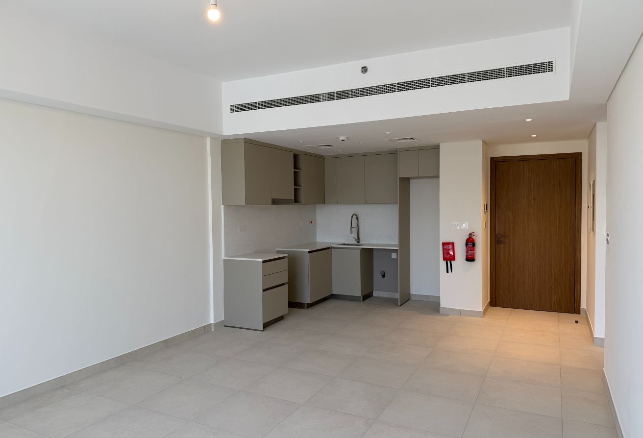 HIGH FLOOR | LARGE WINDOWS | PRESTIGE LOCATION - 9