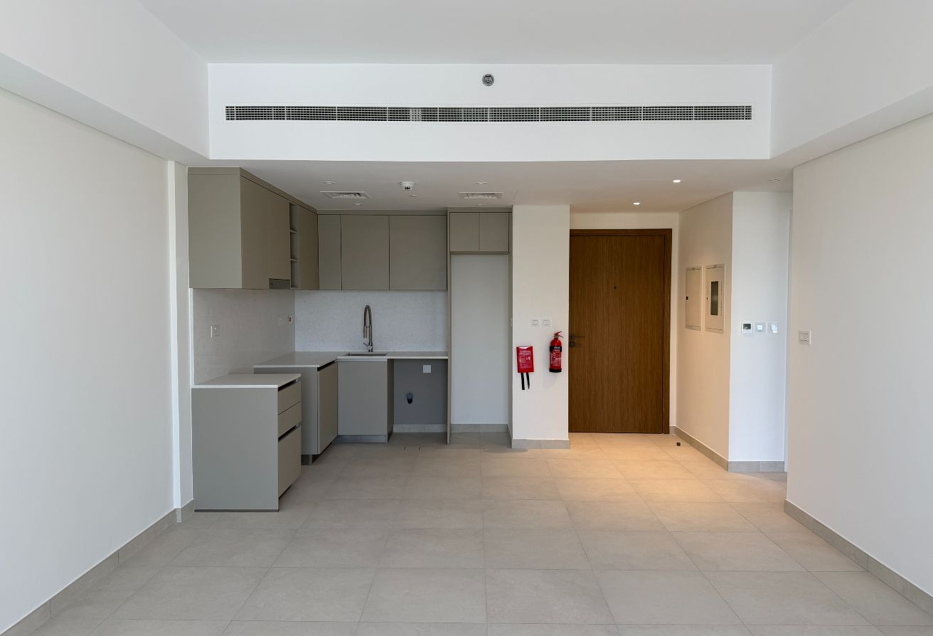 HIGH FLOOR | LARGE WINDOWS | PRESTIGE LOCATION - 6