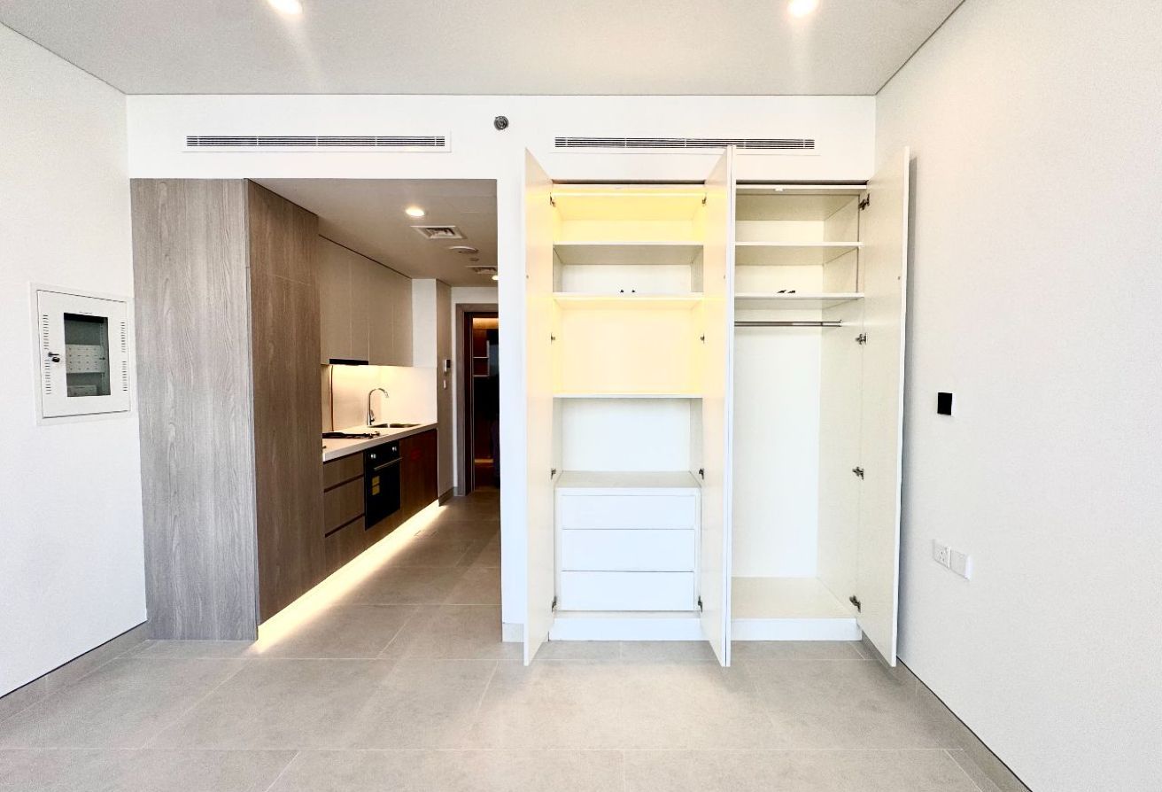 BRAND NEW BUILDING | READY TO MOVE | GOLF LINKS - 4