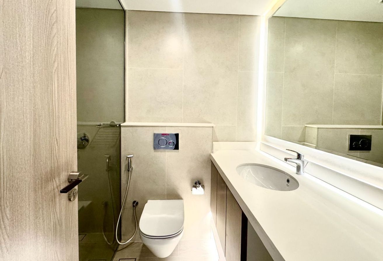 BRAND NEW BUILDING | READY TO MOVE | GOLF LINKS - 6