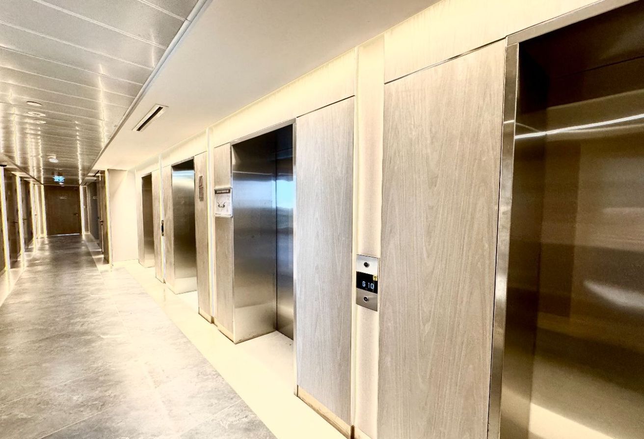 BRAND NEW BUILDING | READY TO MOVE | GOLF LINKS - 13