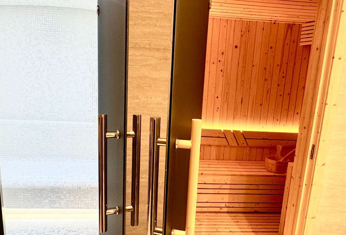 BRAND NEW BUILDING | READY TO MOVE | GOLF LINKS - 9