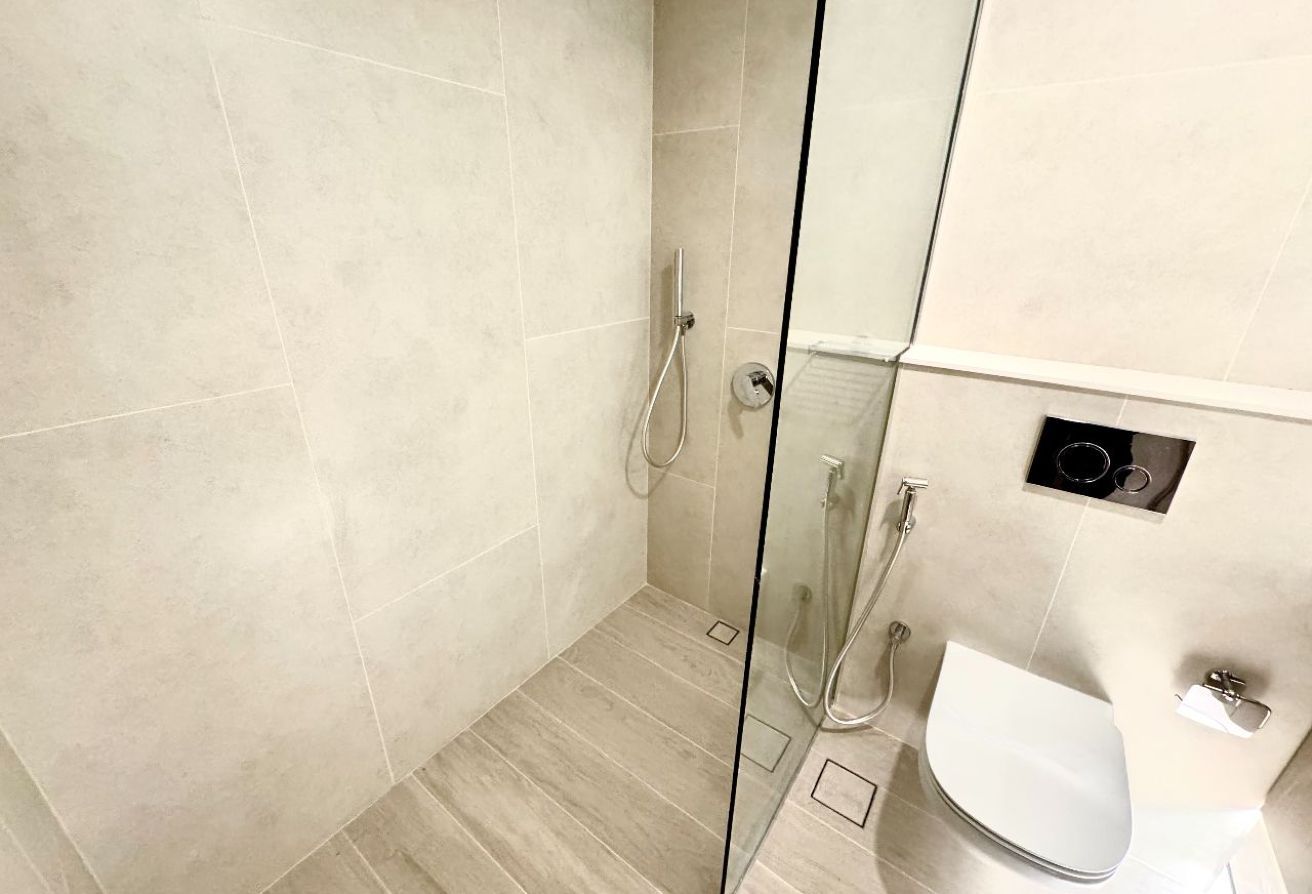 BRAND NEW BUILDING | READY TO MOVE | GOLF LINKS - 7